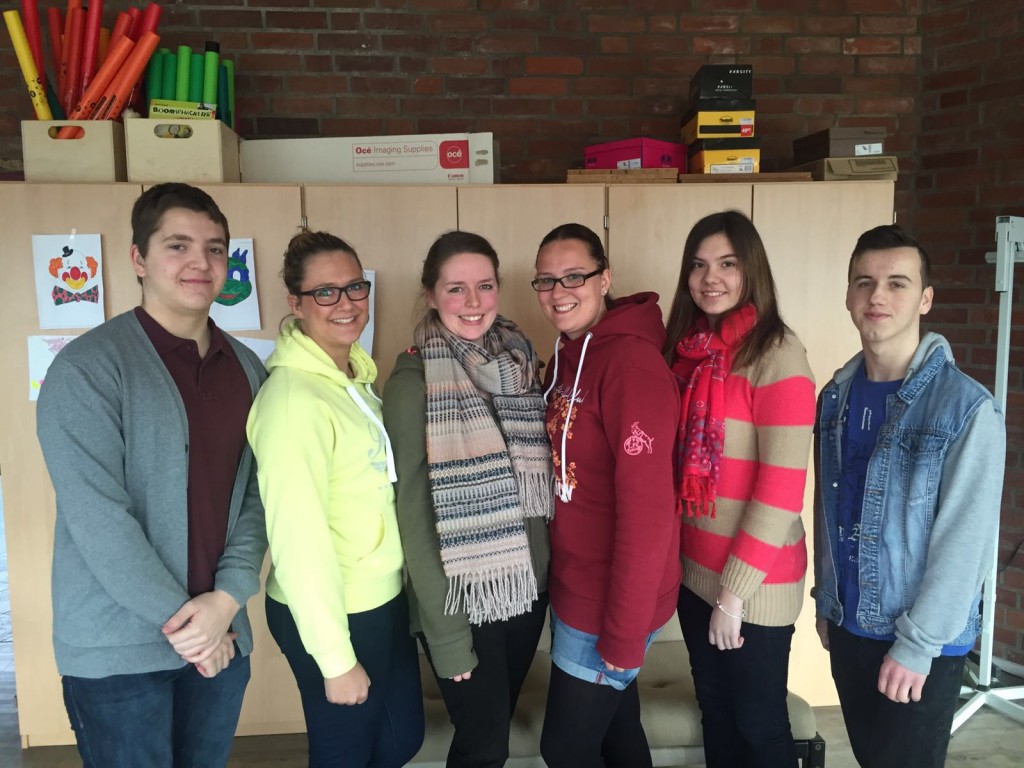 von li. nach rechts: Joachim Krome, Julia Schuon, Anina Berg, Annika Motz, Isabel Neugebauer, Tom Glasmacher